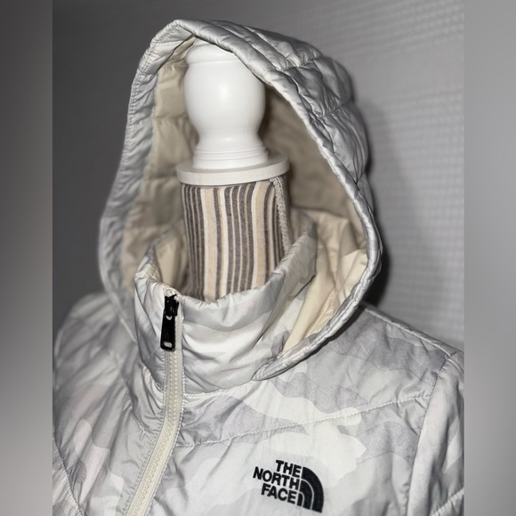 The North Face Women's Puffer Jacket - - Picture 7 of 15